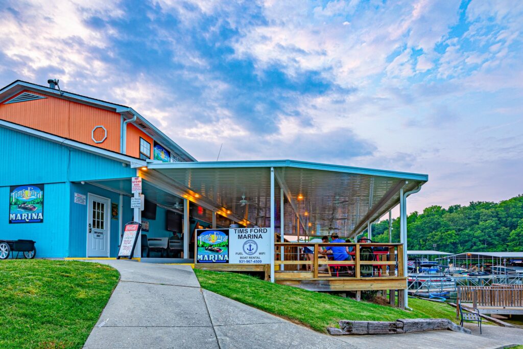 Hard Dock Café Tims Ford Marina and Resort